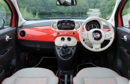 Fiat 500 Lounge, dashboard